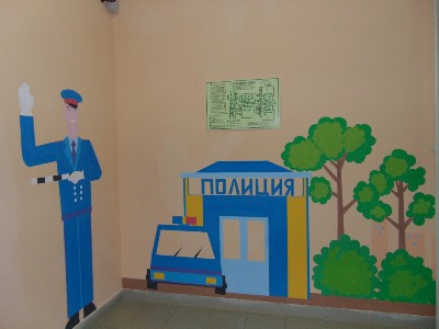 Оформление стен и лестниц в детском саду